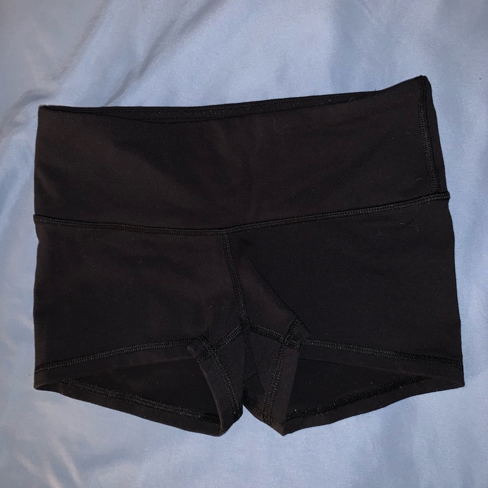 black lululemon shorts